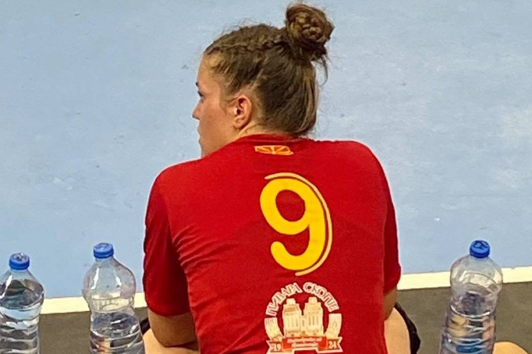 Џатевска го замени бројот, сега е 9-ка во чест на прерано починатиот Божиновски Марко, погодокот против БиХ му го посвети